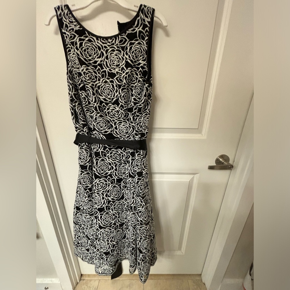 Selling Black Patterned White House Black Market Dress
